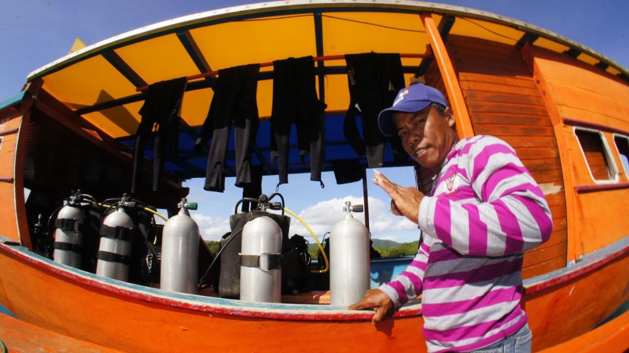 Blue Bay Divers Likupang Bangka Экстерьер фото